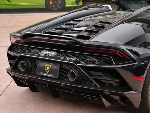 Used 2024 Lamborghini Huracan EVO image 16