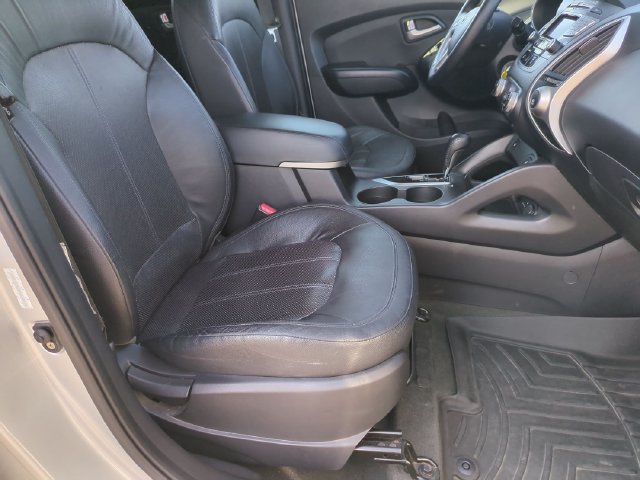 Used 2012 Hyundai Tucson Limited AWD/4WD image 17