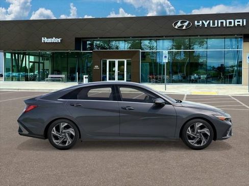 New 2026 Hyundai Elantra Limited FWD image 7