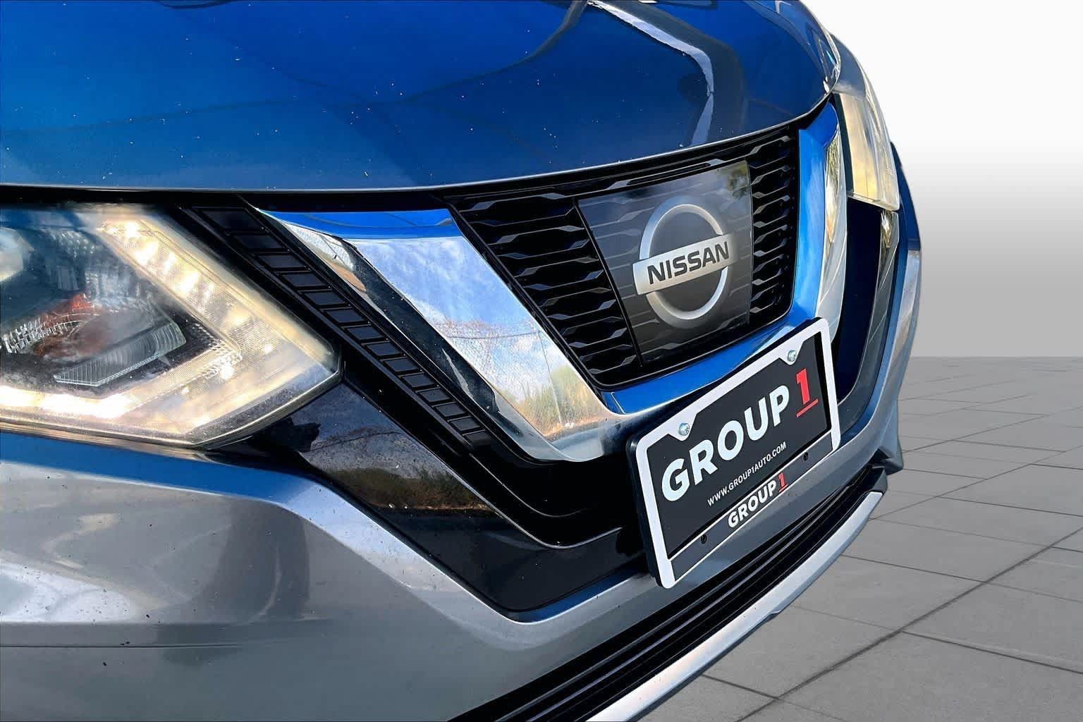 Used 2017 Nissan Rogue SV AWD/4WD image 29