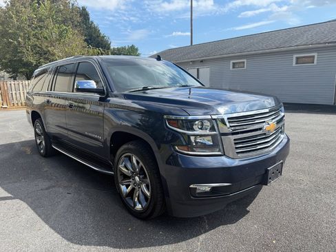 Used 2019 Chevrolet Suburban Premier image 3