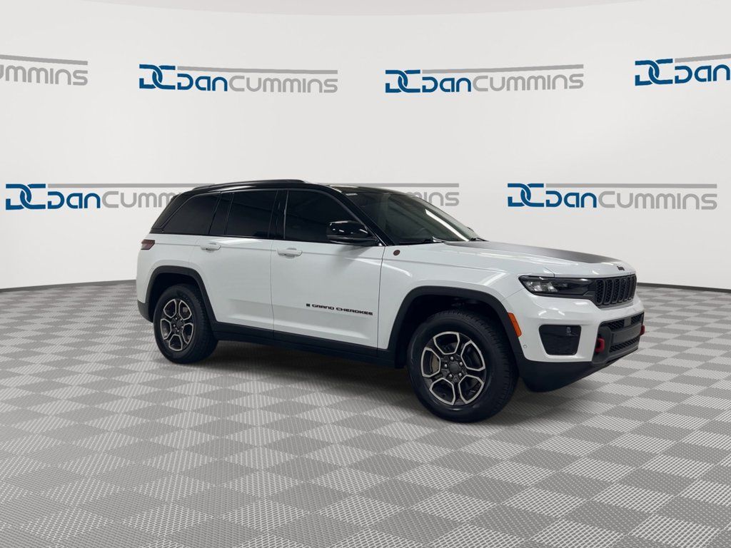 Used 2022 Jeep Grand Cherokee Trailhawk w/ ADV Protech Group II AWD/4WD image 2