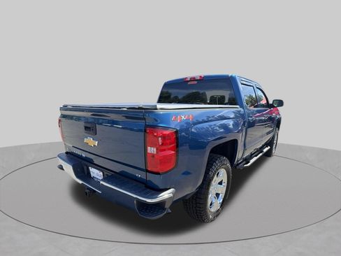 Used 2018 Chevrolet Silverado 1500 LT w/ LT Eassist Package AWD/4WD image 3