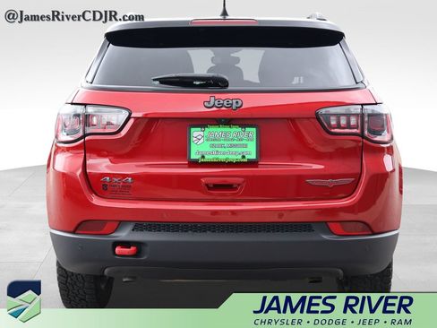 Used 2025 Jeep Compass Trailhawk AWD/4WD image 4
