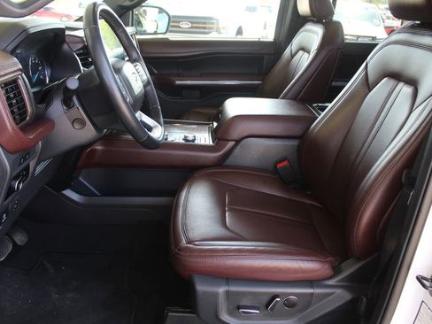 Used 2024 Ford Expedition Limited image 16