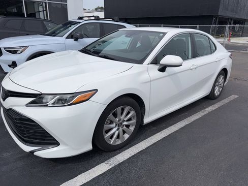 Used 2019 Toyota Camry LE FWD image 1