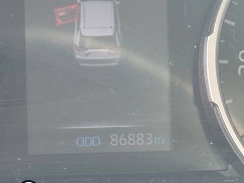Used 2025 Toyota Camry SE FWD image 4