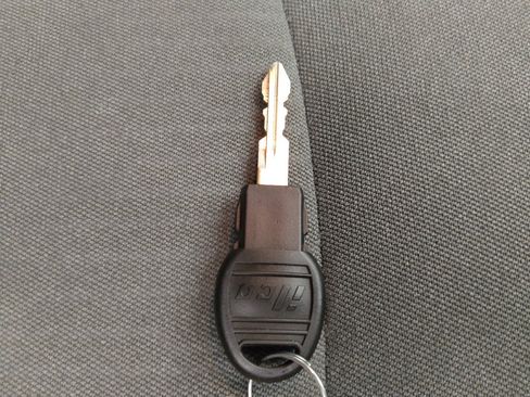 Used 2022 RAM 1500 Classic SLT RWD image 32