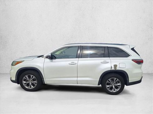 Used 2015 Toyota Highlander XLE FWD image 8