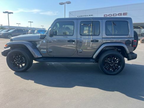 Used 2022 Jeep Wrangler Unlimited Sahara AWD/4WD image 21