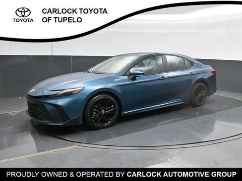 Used 2025 Toyota Camry SE FWD image 8