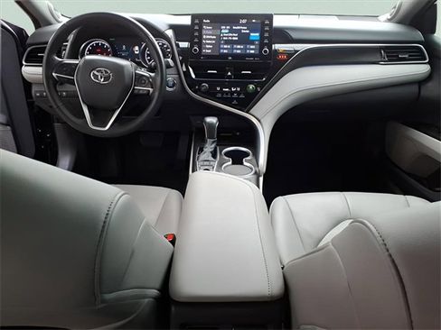 Used 2022 Toyota Camry XLE image 21
