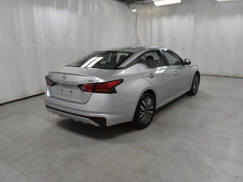 Used 2024 Nissan Altima 2.5 SV image 5