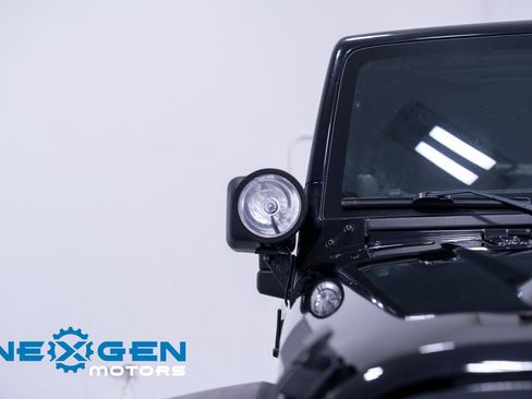 Used 2011 Jeep Wrangler Unlimited Rubicon image 5