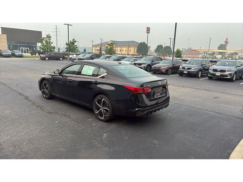 Used 2025 Nissan Altima 2.5 SR FWD image 4