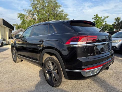 Used 2020 Volkswagen Atlas Cross Sport SE w/ Panoramic Sunroof Package image 7