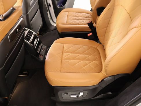 Used 2024 BMW X7 xDrive40i w/ M Sport Package image 13