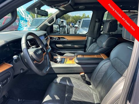 Used 2024 Jeep Grand Wagoneer Series III AWD/4WD image 2