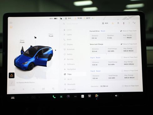 Used 2022 Tesla Model Y Long Range image 59