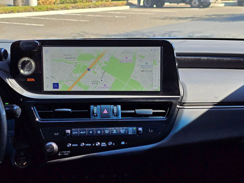 Used 2024 Lexus ES 300h Luxury w/ Accessory Package (Z2) image 24