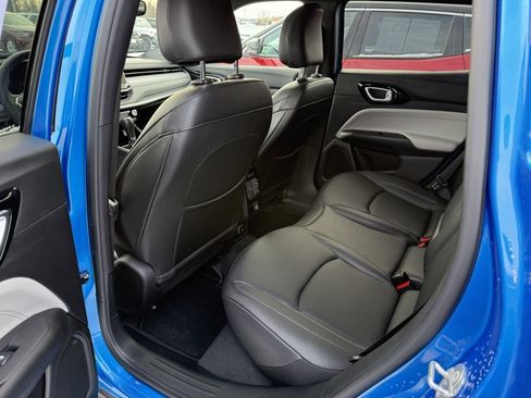 Used 2025 Jeep Compass Limited image 12