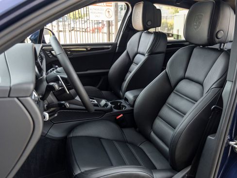 Certified 2026 Porsche Macan AWD/4WD image 5