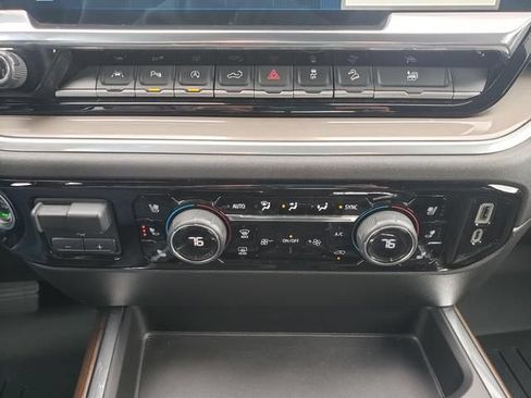 Used 2022 Chevrolet Silverado 1500 High Country w/ Technology Package AWD/4WD image 19