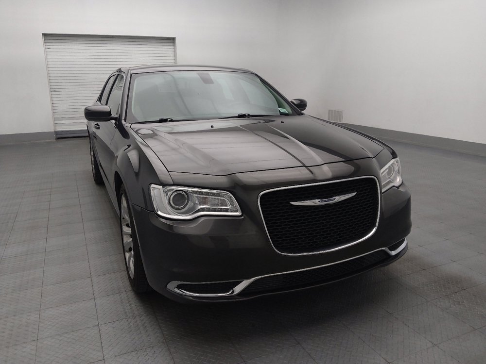 Used 2019 Chrysler 300 Touring w/ Quick Order Package 2EF RWD image 14