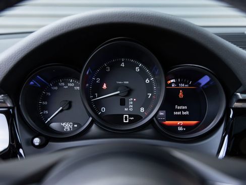 Certified 2025 Porsche Macan AWD/4WD image 13