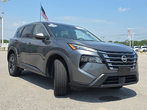 Used 2024 Nissan Rogue SV FWD image 5
