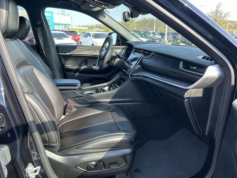 Used 2024 Jeep Grand Cherokee L Limited image 13