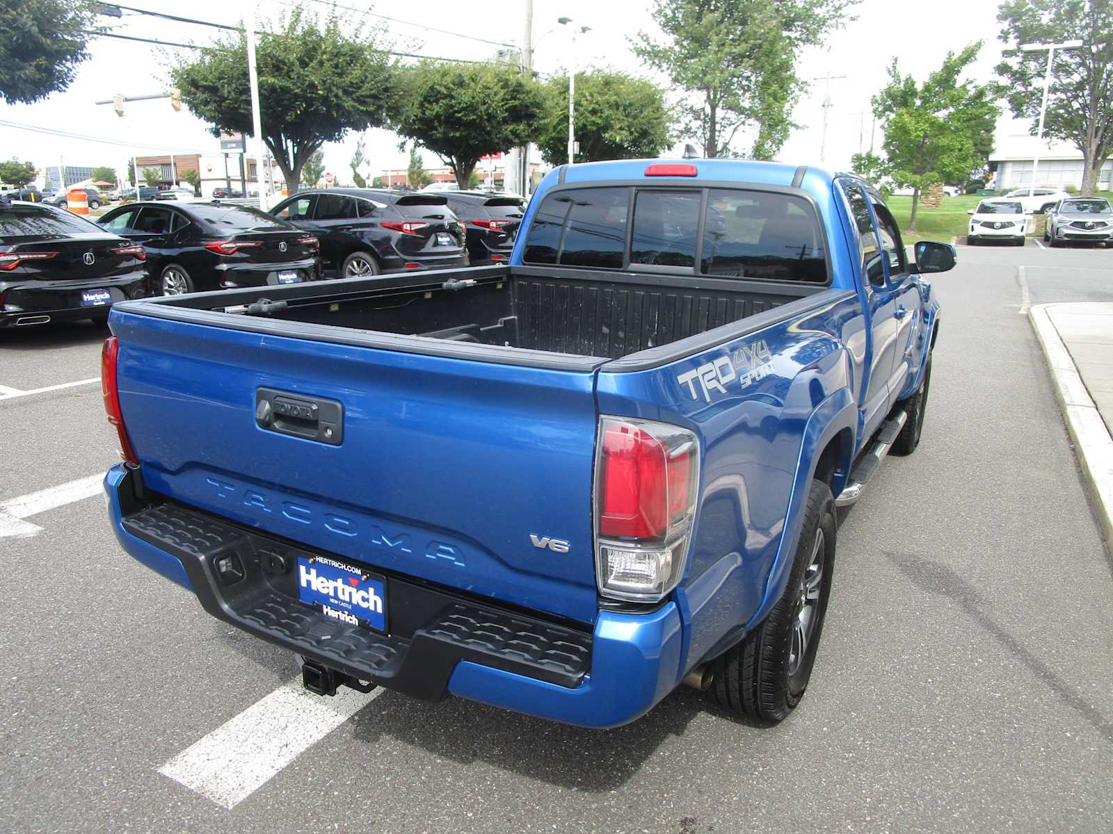 Used 2018 Toyota Tacoma TRD Sport AWD/4WD image 5