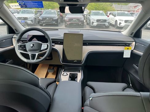 New 2026 Volvo EX90 Plus AWD/4WD image 25