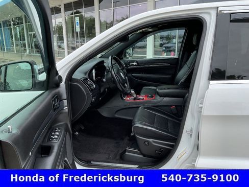 Used 2019 Jeep Grand Cherokee Overland AWD/4WD image 29