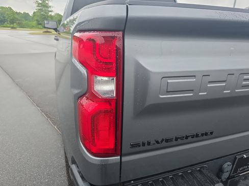 Used 2021 Chevrolet Silverado 1500 Custom Trail Boss AWD/4WD image 34