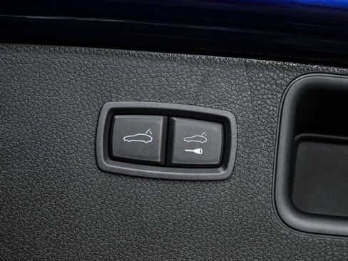 Used 2026 Porsche Macan AWD/4WD image 32