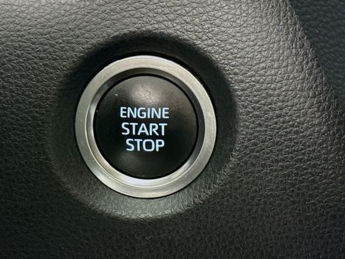 Used 2025 Toyota Corolla LE w/ Convenience Package image 21