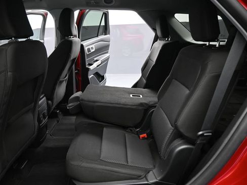 Used 2023 Ford Explorer XLT RWD image 18