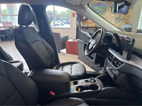 Used 2025 Ford Escape Platinum AWD/4WD image 30