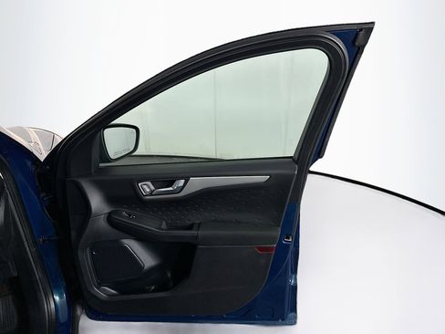 Used 2020 Ford Escape SE image 31