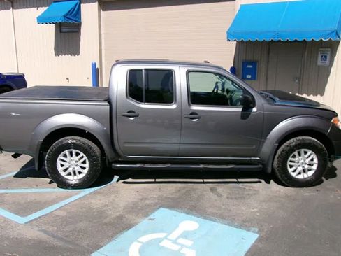 Used 2016 Nissan Frontier SV AWD/4WD image 7