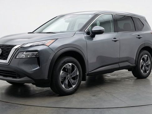 Used 2025 Nissan Rogue SV AWD/4WD image 3