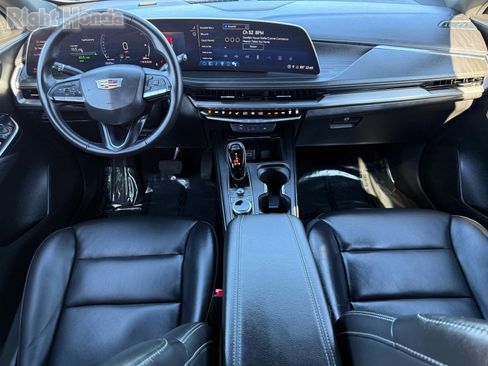 Used 2025 Cadillac XT4 Premium Luxury image 27