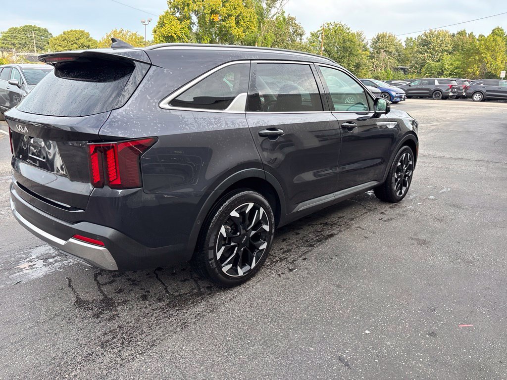 Used 2025 Kia Sorento SX FWD image 3
