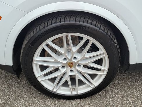Used 2024 Porsche Cayenne S AWD/4WD image 14