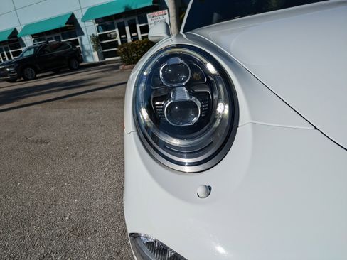 Used 2014 Porsche 911 Carrera S image 9