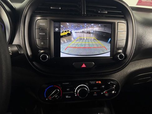 Used 2025 Kia Soul LX FWD image 21