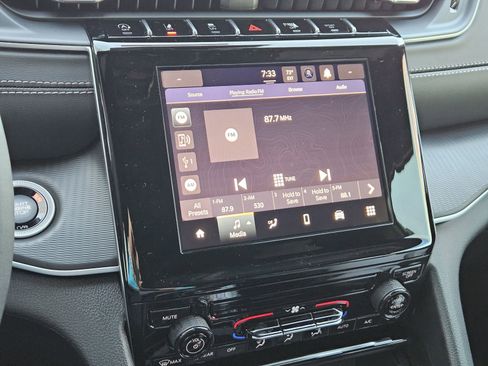 New 2025 Jeep Grand Cherokee L Laredo image 18