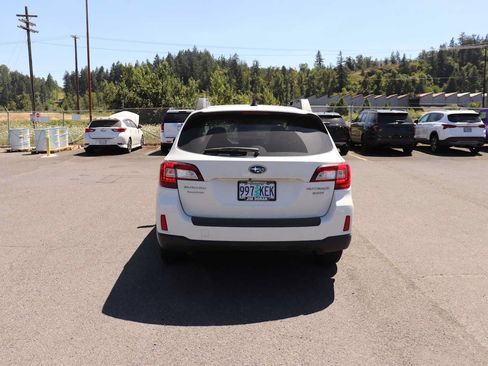 Used 2017 Subaru Outback 3.6R Limited AWD/4WD image 6