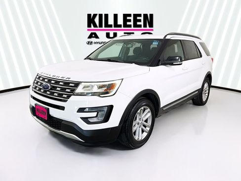 Used 2017 Ford Explorer XLT w/ Equipment Group 201A image 3